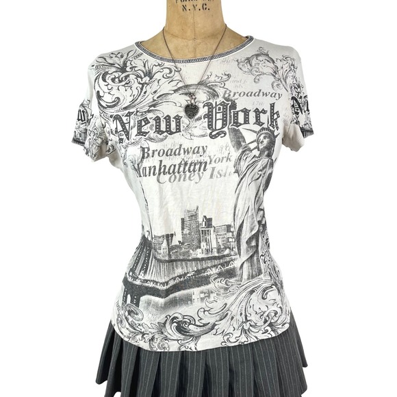 New York New York Las Vegas Hotel & Casino Tops - Vtg Y2K New York Hotel Graphic Tee Statue of Liberty Sz M 2000s Cyber Streetwear